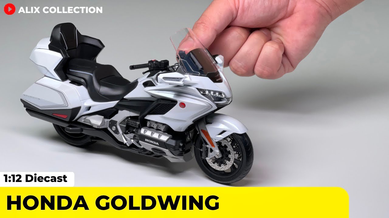 Unboxing of Honda Gold Wing GL1800 1:12 Diecast Model Motorcycle