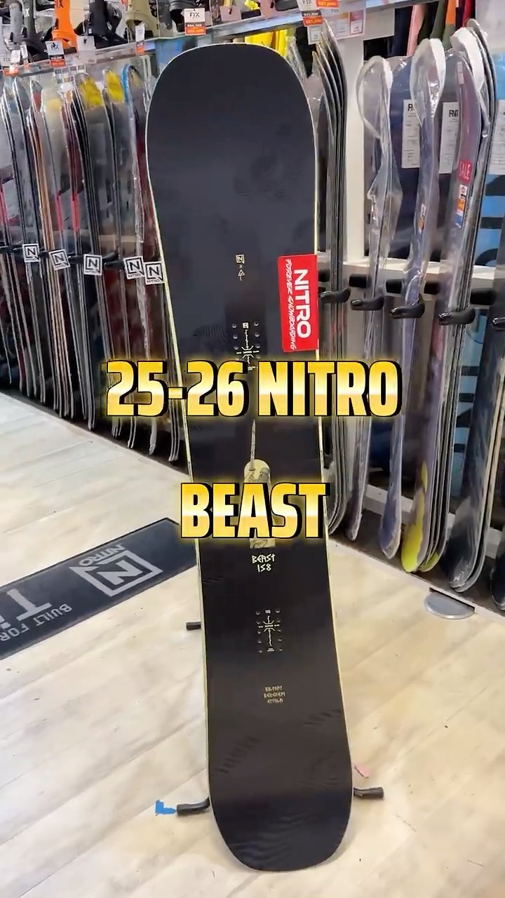 ハードライディングやパーク・ハーフパイプに！メンズ スノーボード 板