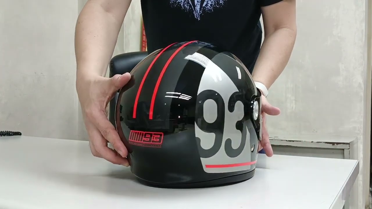 UNBOXING THE SHOEI GLAMSTER MM93 CLASSIC - YouTube