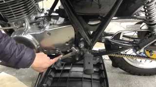 SR400 純正バックステップと現行ステップ比較 - YouTube