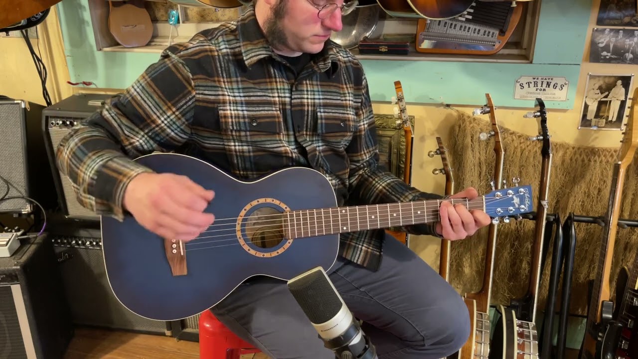 2006 Art & Lutherie (Godin, Canada) Ami parlor guitar - YouTube