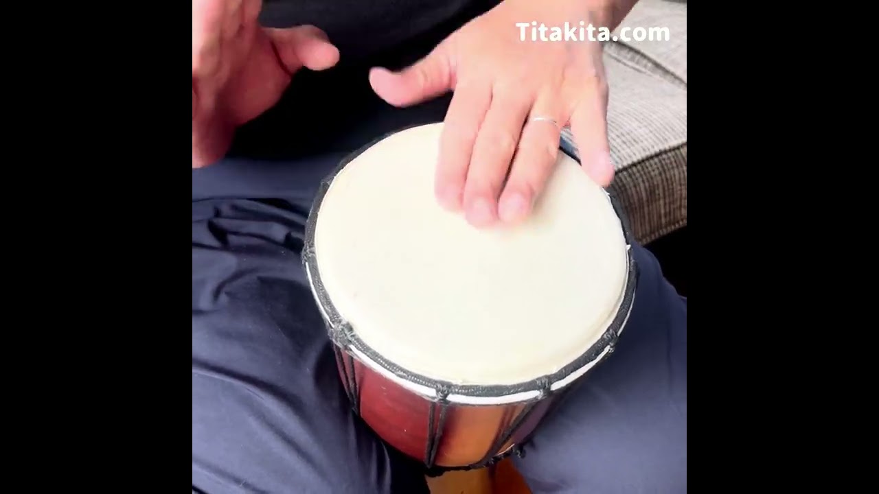 高さ：約40cm〕木彫りされた立体感ある模様が魅力的なジャンベ｜バリ島