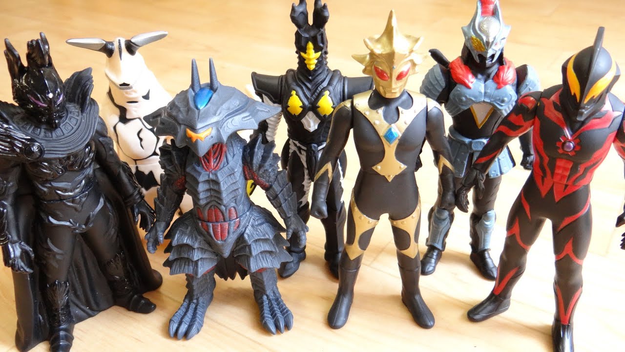 Ultra Kaiju 500 - Review of 7 Kaiju and Aliens at Once & Ginga