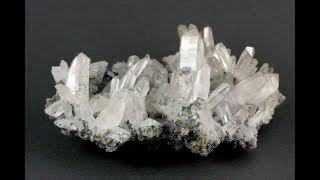尾太鉱山産水晶 クラスター 285g / Japanese Quartz - YouTube