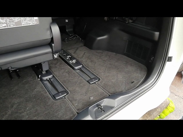 スペアタイヤと工具搭載場所【メーカーオプション】トヨタアルファード