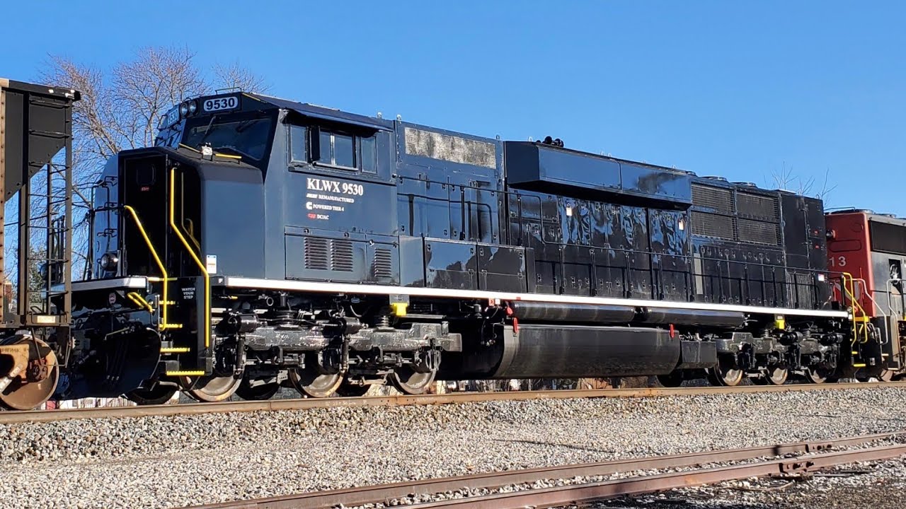 NS 110 and CN A432 in Mt Vernon/Centralia, IL ft. KLWX 9530 - YouTube