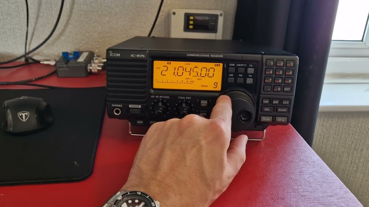 Icom IC-R75 DSP Filter Quick Listen!! - YouTube