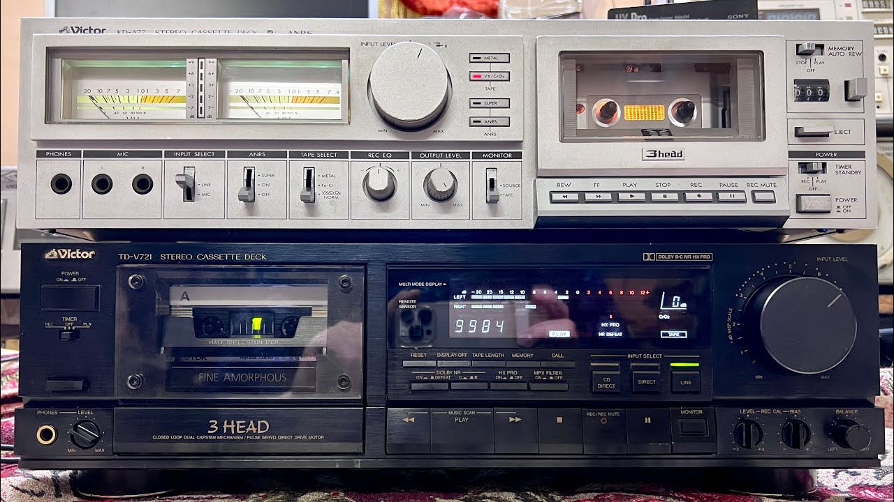 Victor KD-A77 против Victor TD-V721 - YouTube