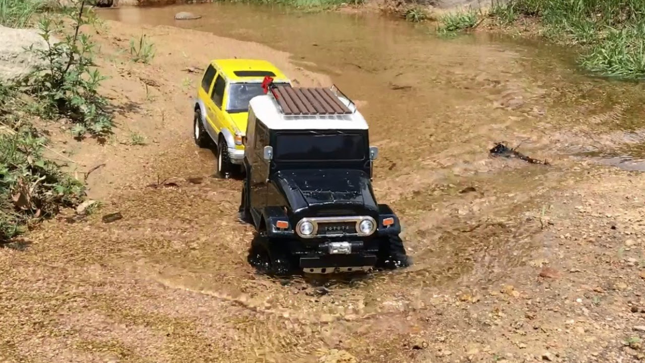 タミヤCC-01クローラー車 小川走行遊び Tamiya CC-01 Crawler Vehicle