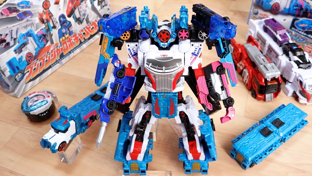 Combine and transform into the ultimate form! DX Champion Carrier