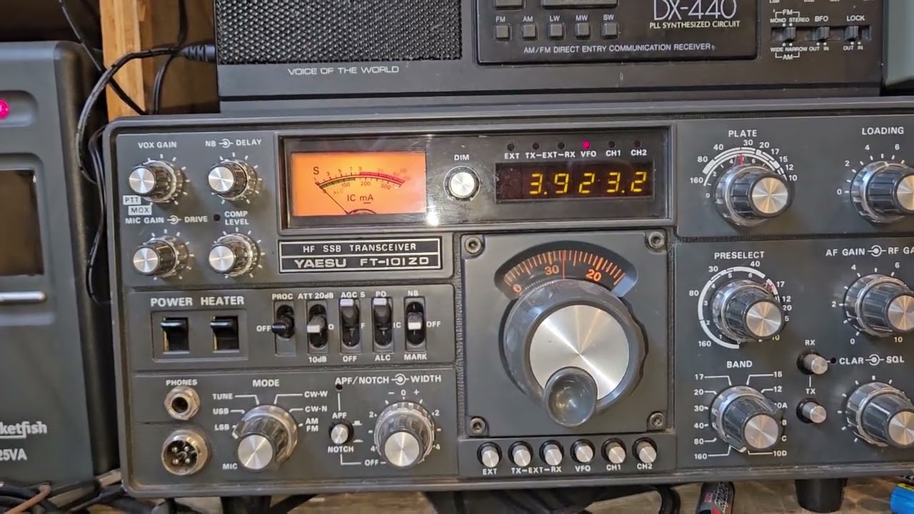 Yaesu ft101zd mk3 - YouTube