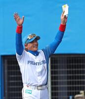 中日・石川昂が球審に注意されてバットを交換 次の球を三塁内野安打 端