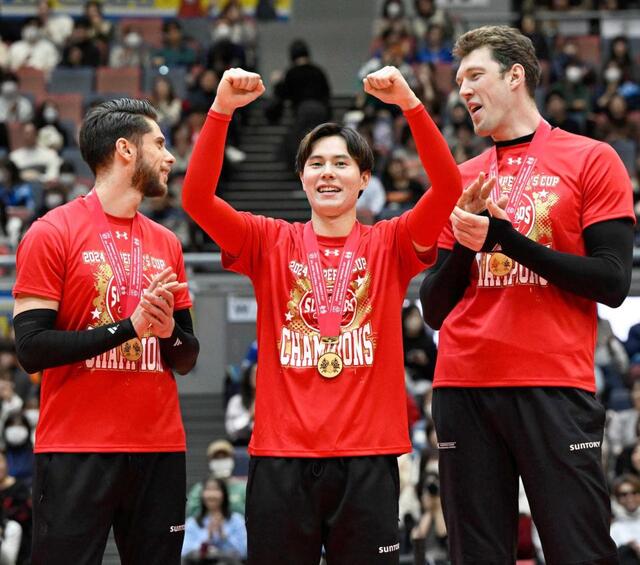 サントリー 13大会ぶり2度目の全日本V 大阪B相手にストレート勝ち