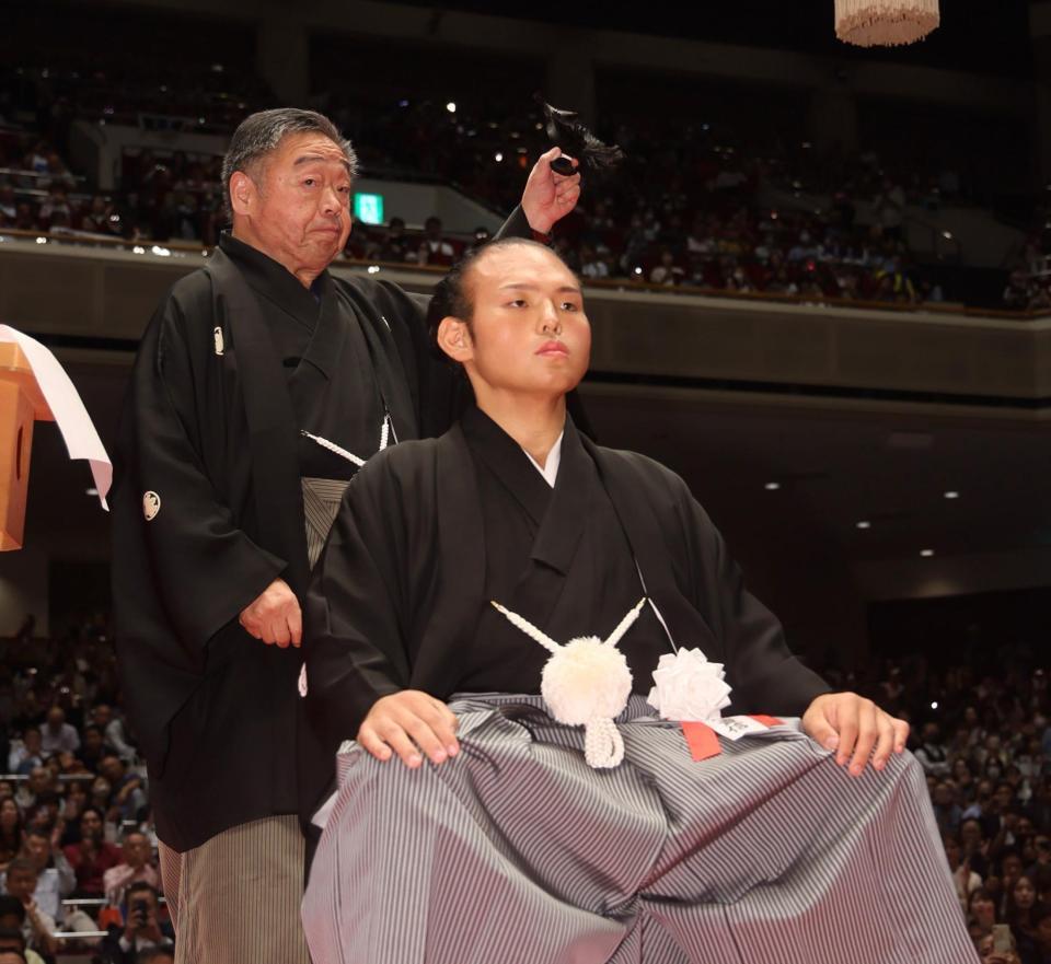 貴景勝が断髪式マゲ切り落とされる「力士と決別することができました