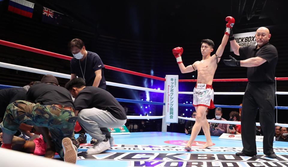 ムエタイ3団体統一王者 吉成名高が1ラウンド秒殺 22連勝/ファイト