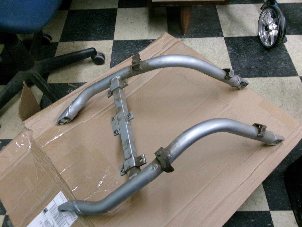 Used - 1990 Kawasaki ZX7 Front Sub Frame P/N : 31064-1115 | eBay