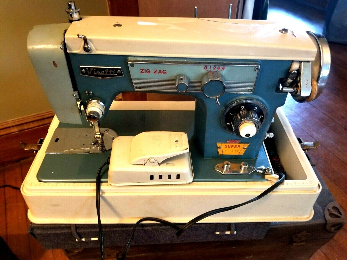 VINTAGE VISETTI SUPER DE LUXE ZIG ZAG SEWING MACHINE (AS