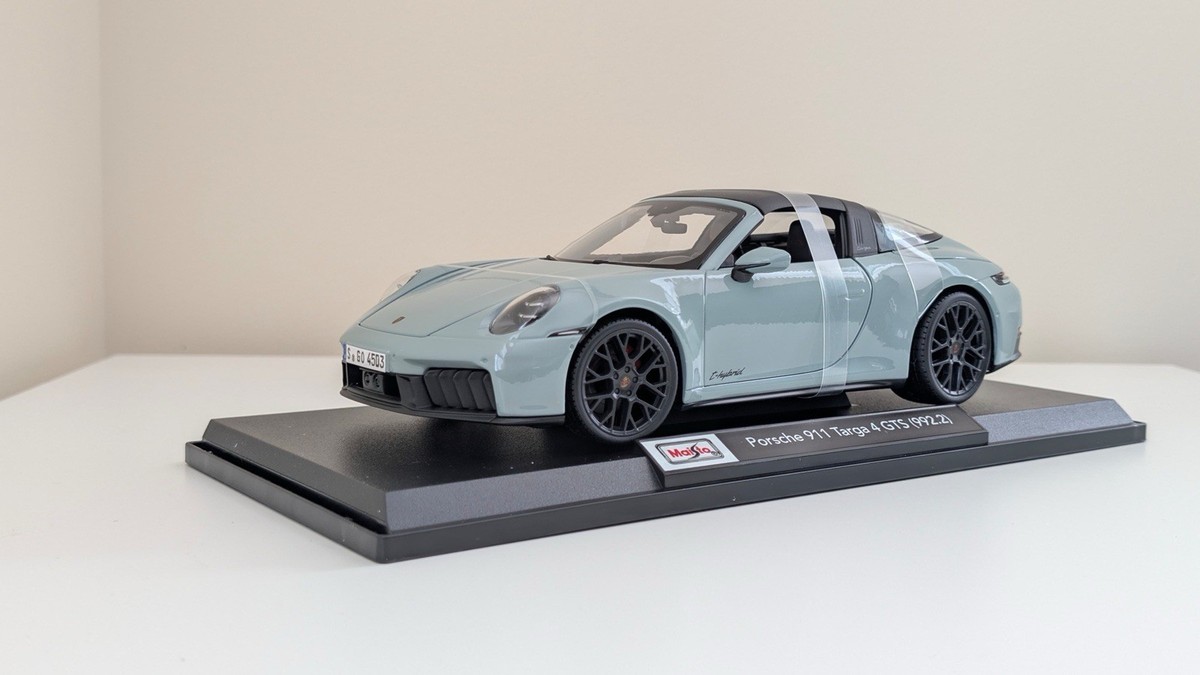 Maisto 1:18 Die-Cast Special Edition Porsche 911 Targa 4 GTS