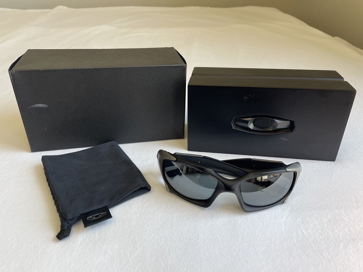 Oakley Pit Boss 1 Matte Black/Titanium - Black Iridium Polarized