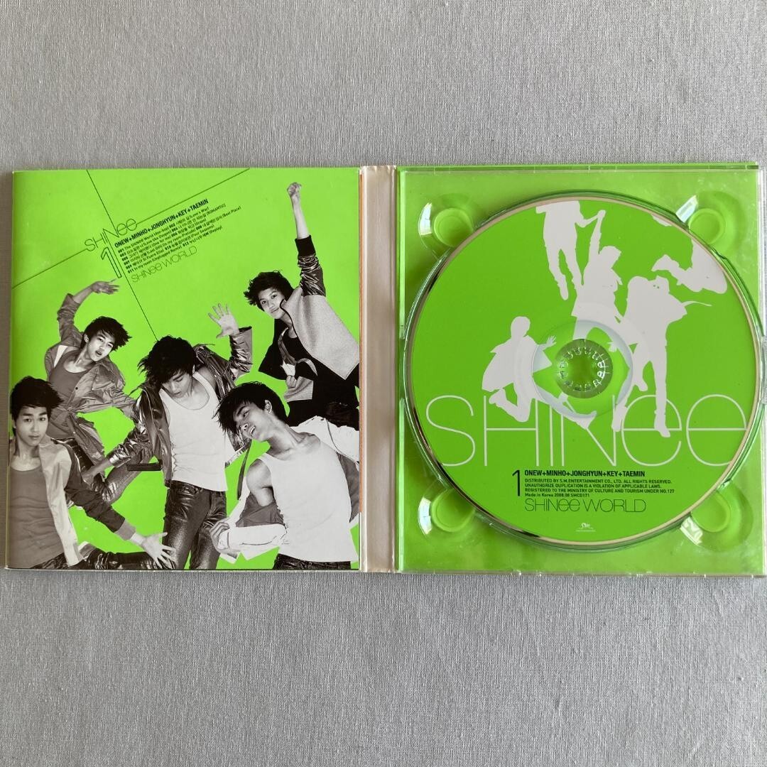 K-POP・アジア SHINee WORLD The First Album Type-A CD Amazon.co.jp