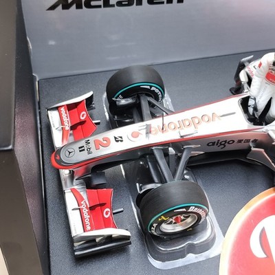 MINICHAMPS 1/18 Vodafone McLaren Mercedes MP4-25 L. Hamilton