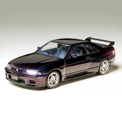 Tamiya 1/24 Nissan Skyline GT-R R33 V-Spec Plastic Model Kit 24145