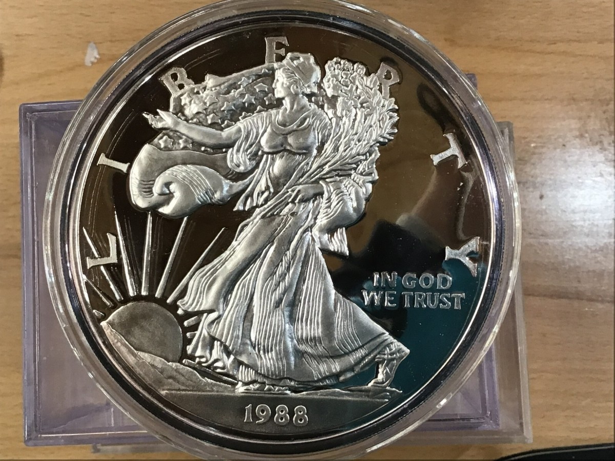 1988 Giant Commemorative Eagle 8 Troy Oz .999 Fine Proof Silver