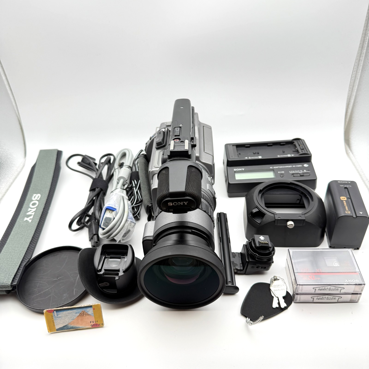 Sony Handycam DCR-VX2100 3CCD Pro Mini DV Video Camera Set Mint