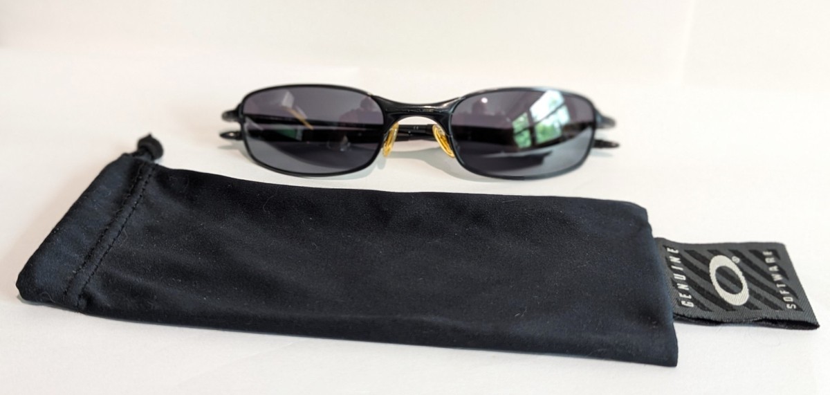 Oakley Vintage Square Wire 2.0 Dark Frame / Black Iridium Lens