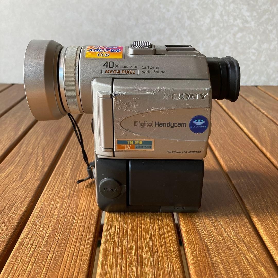 SONY DCR-PC100 Handycam Camcorder miniDV Video Camera Silver NTSC