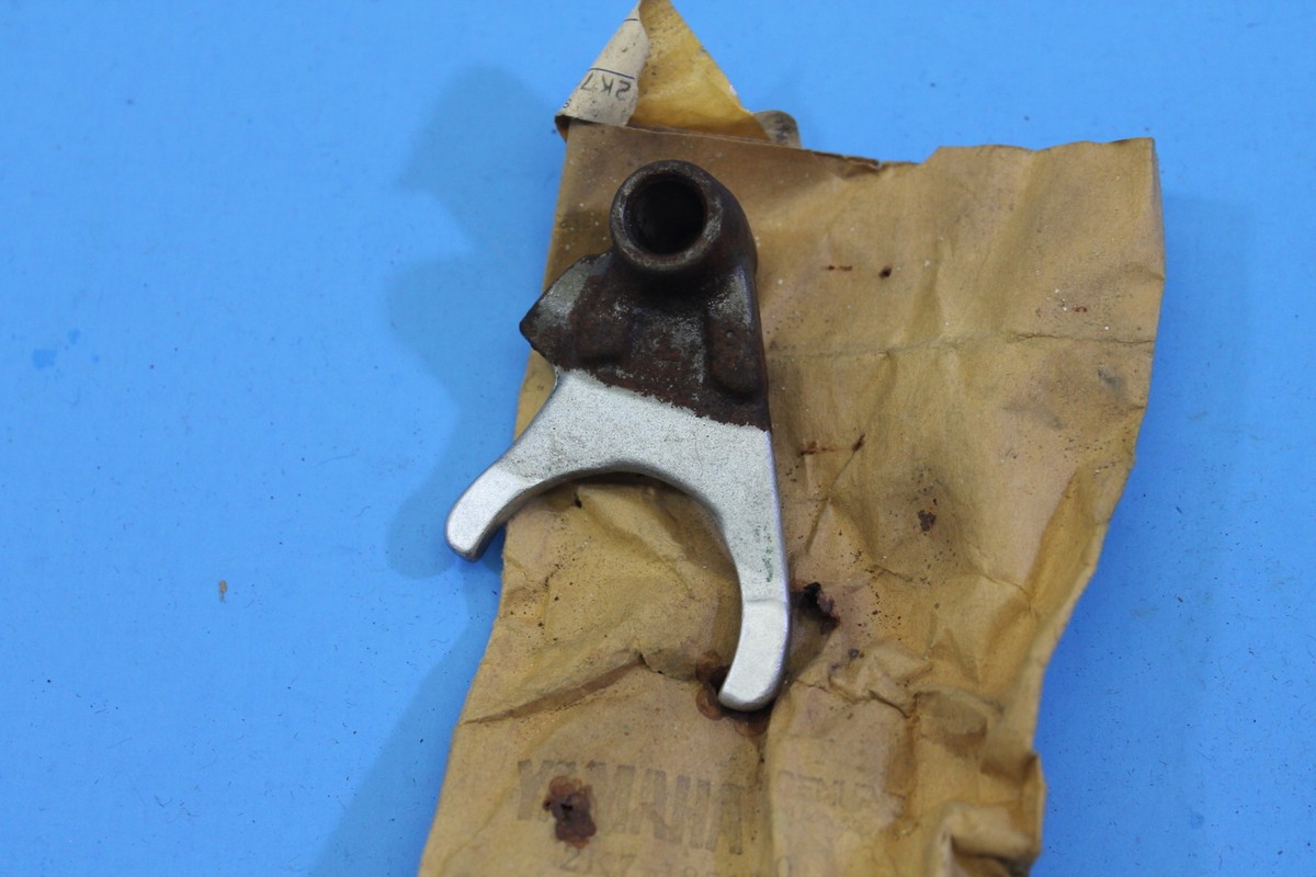 NOS OEM 1978-1979 Yamaha Yz250 E F Shift Fork IT250 / 2k7-18513-00