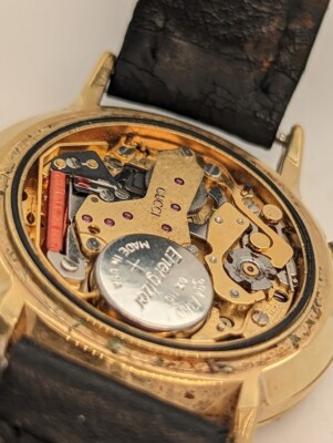 Gucci 3800M Chronograph 18K Gold Plated Men's/Women's Watch - 33