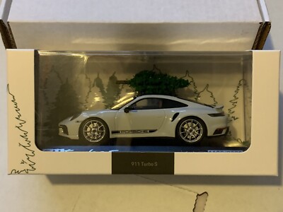 Porsche 911 Turbo S (992) Christmas Edition White 2021 Minichamps