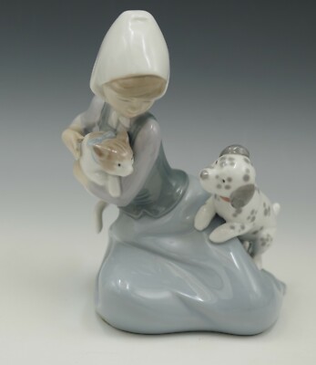 LLADRO SPAIN LITTLE FRISKIES GIRL WITH KITTEN AND PUPPY 5032