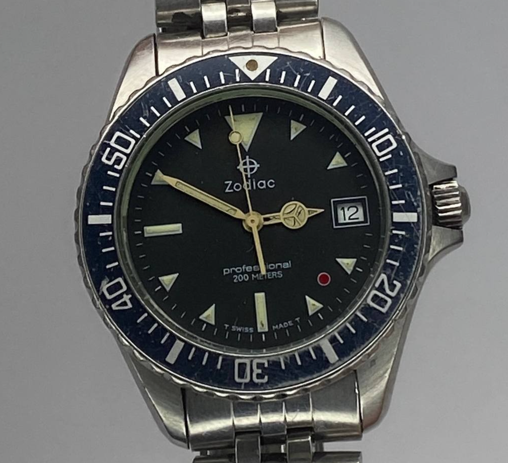 Vintage Swiss Zodiac Red Dot Professional 200 Quartz Dive Watch
