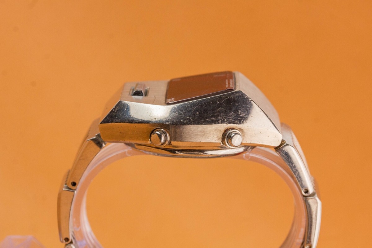 SEIKO ALBA AKA W670 4000 RED LED SPACE DARTH VADER WATCH | eBay