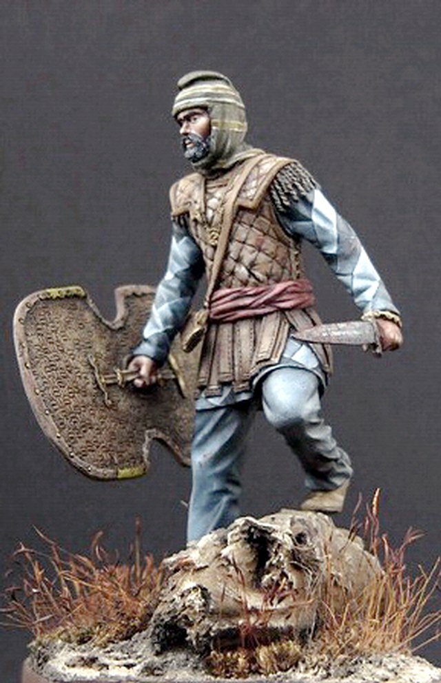 Black Dog 75mm 1/24 Persian Warrior in Leather Armor with Sword