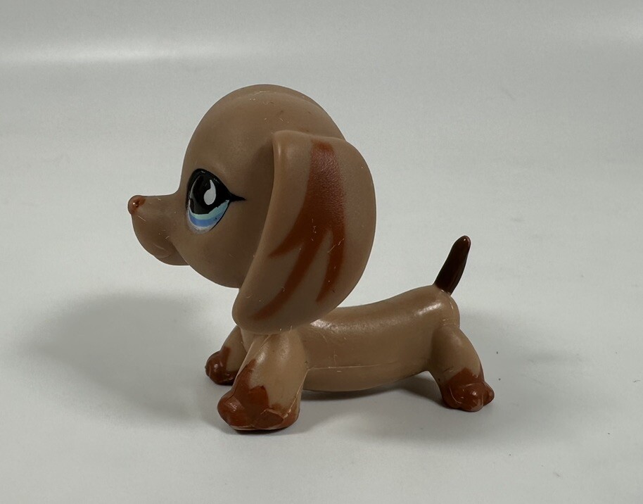 Littlest Pet Shop Brown DACHSHUND Dog Blue Teardrop Eyes - 2006