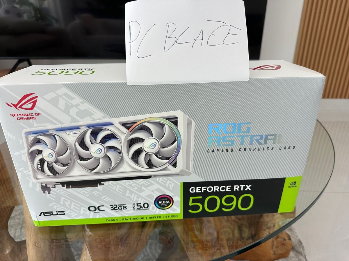 ASUS ROG ASTRAL RTX5090 32G OC WHITE Editions GDDR7 Graphics card
