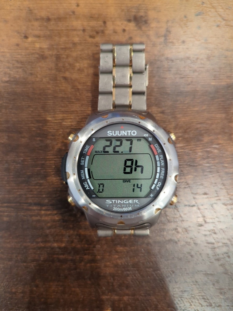 SUUNTO dive computer Stinger Titanium model with titanium bracelet