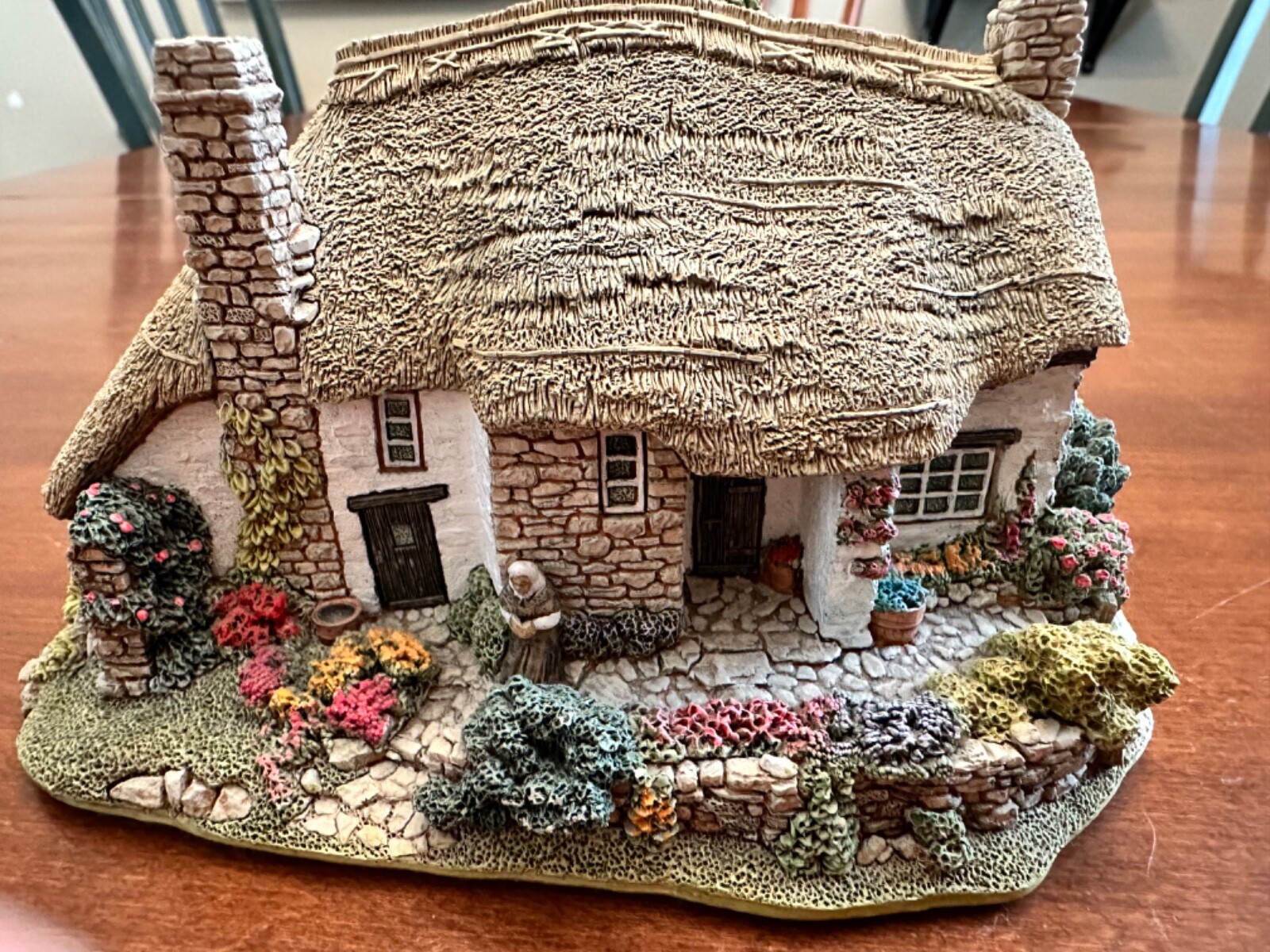 Lilliput Lane - Old Mother Hubbard's