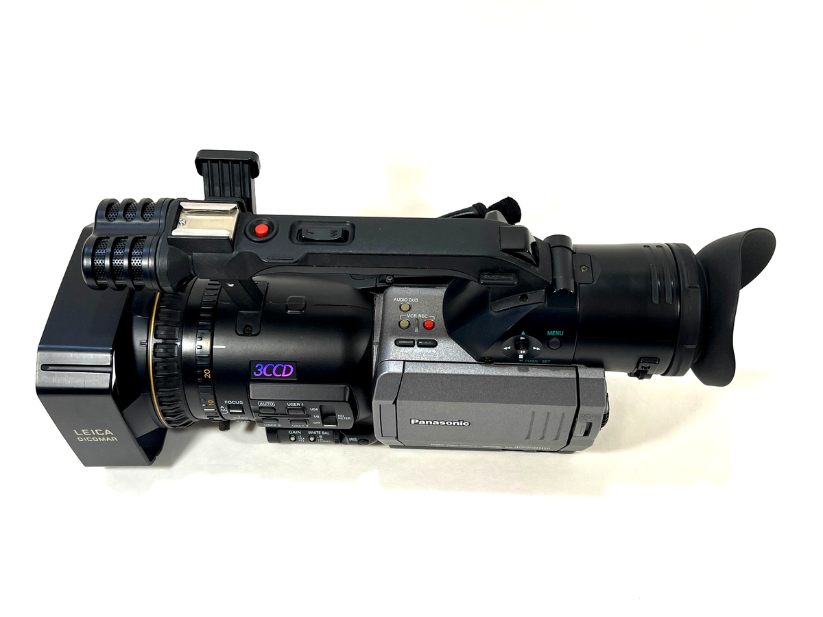 Panasonic AG-DVX100A 3CCD MiniDV Pro Camcorder w/ Leica Dicomar