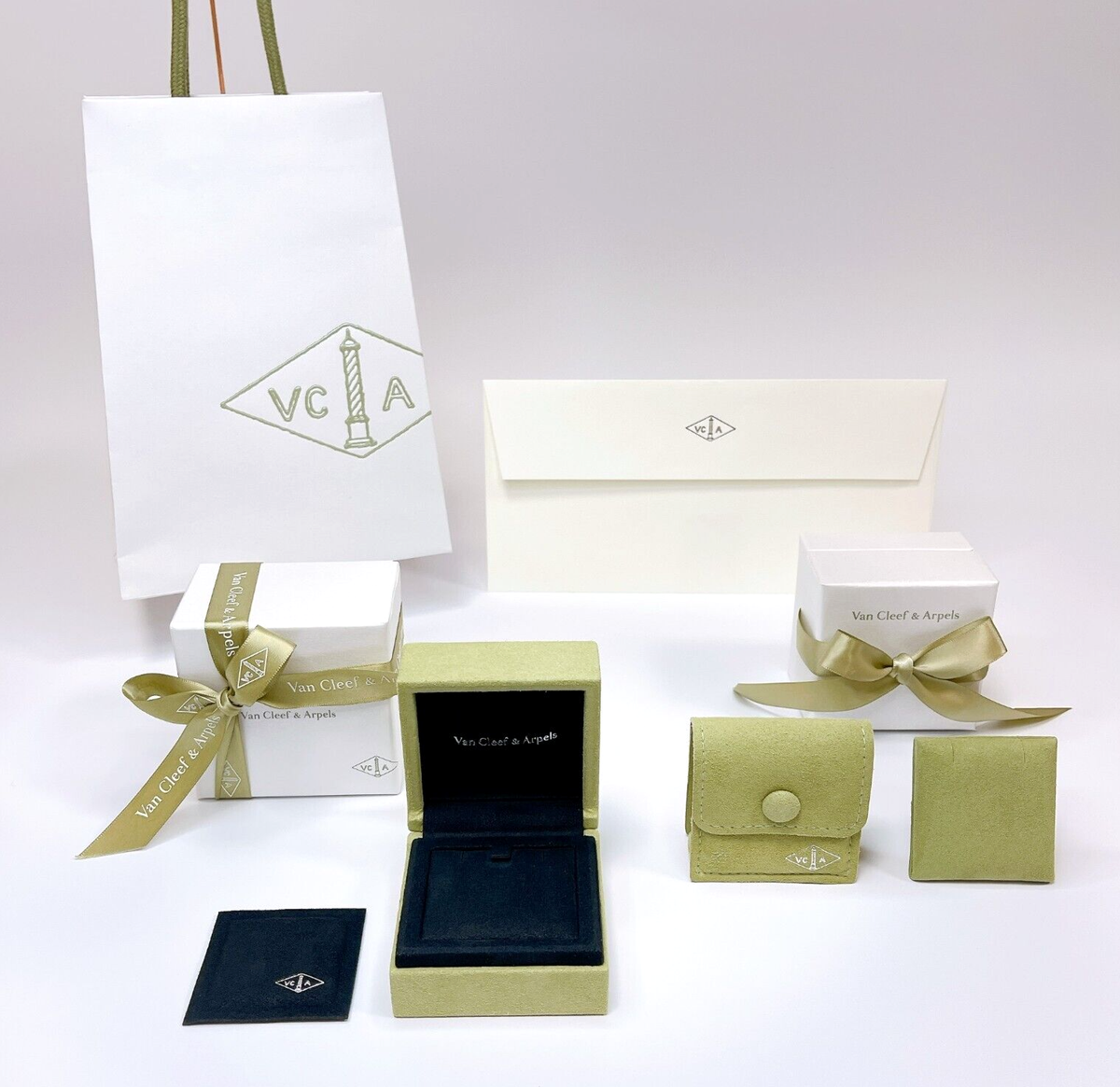 Van cleef & Arpels Necklace case Travel pouch VCA Jewelry Gift box