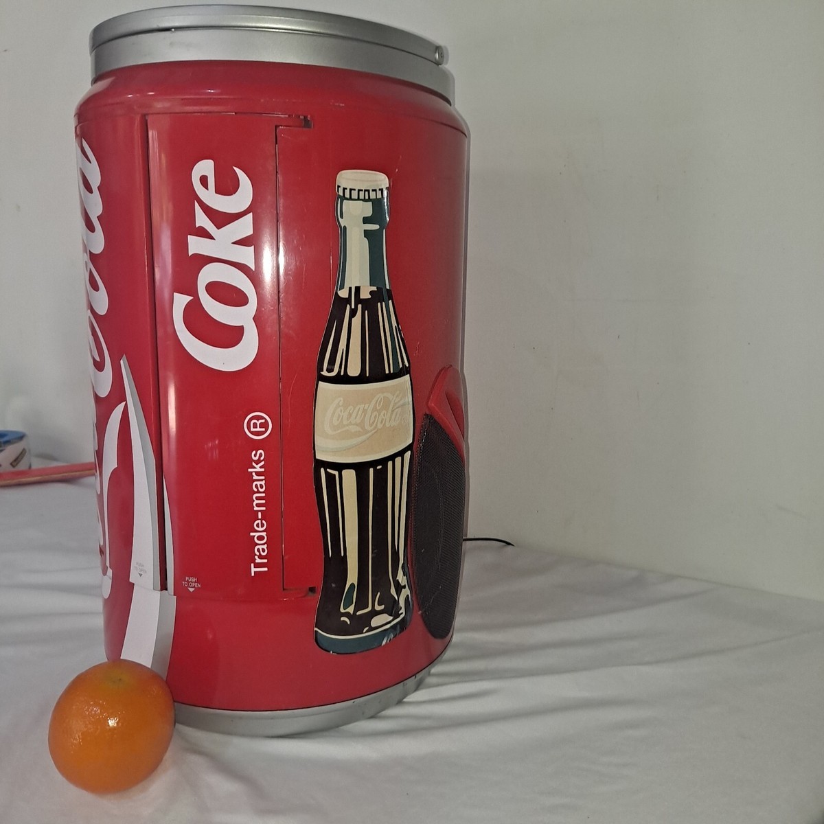 VINTAGE LARGE COCA-COLA SODA CAN ELECTRIC RADIO, CASSETTE, CD