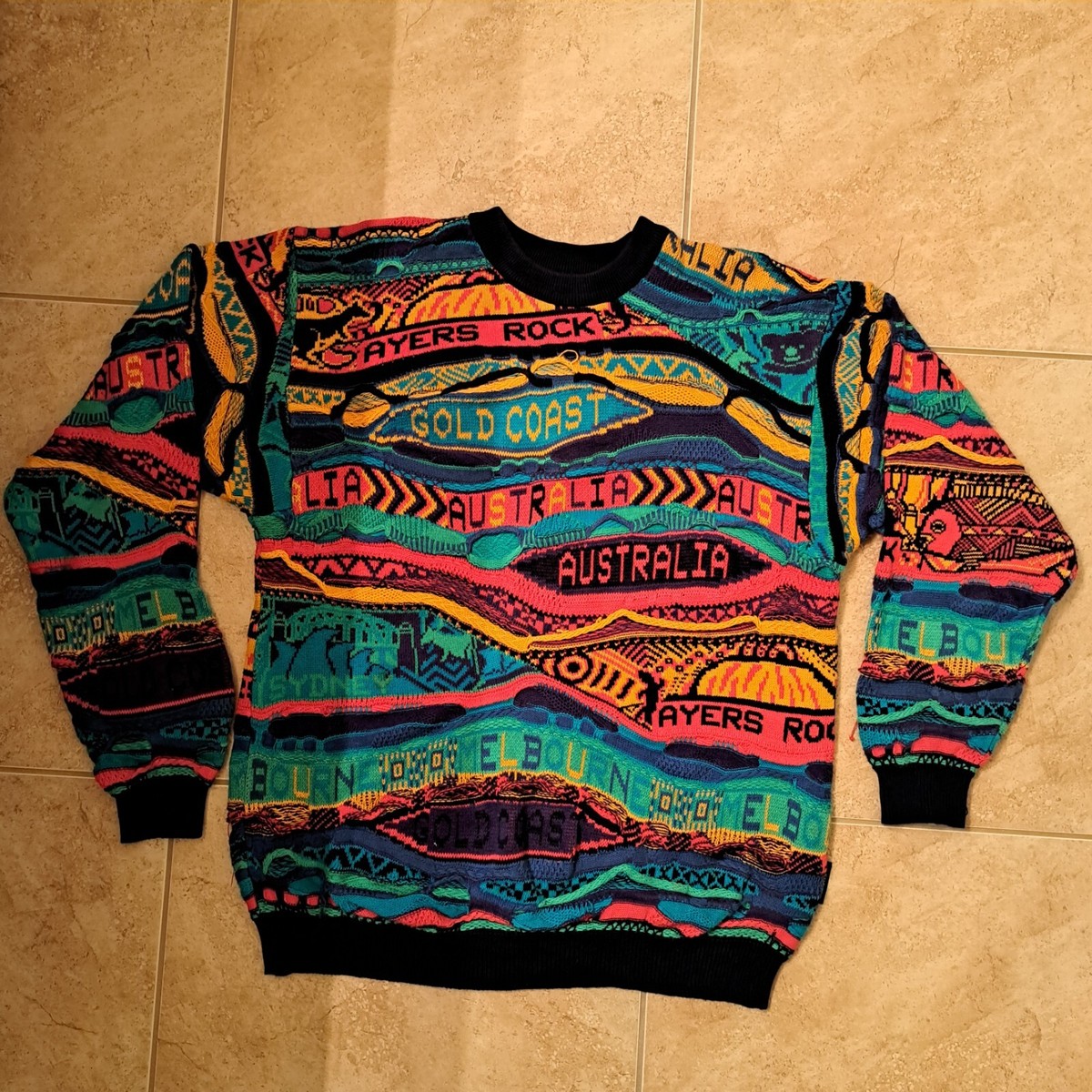Vintage Coogi Soul Of Australia Sweater Ayers Rock Gold Coast Size