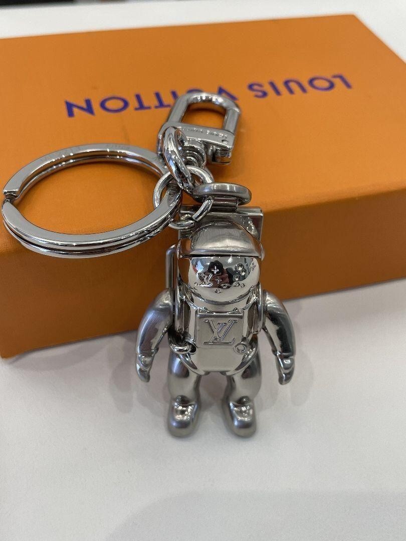 Louis Vuitton Novelty Silver Spaceman Astronaut Key ring wz