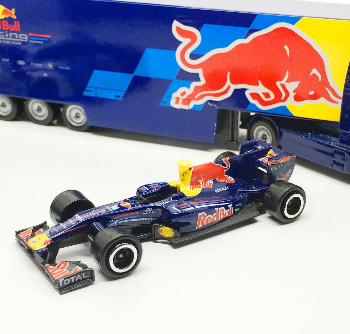 Majorette Red Bull Racing Team Set - Truck (8
