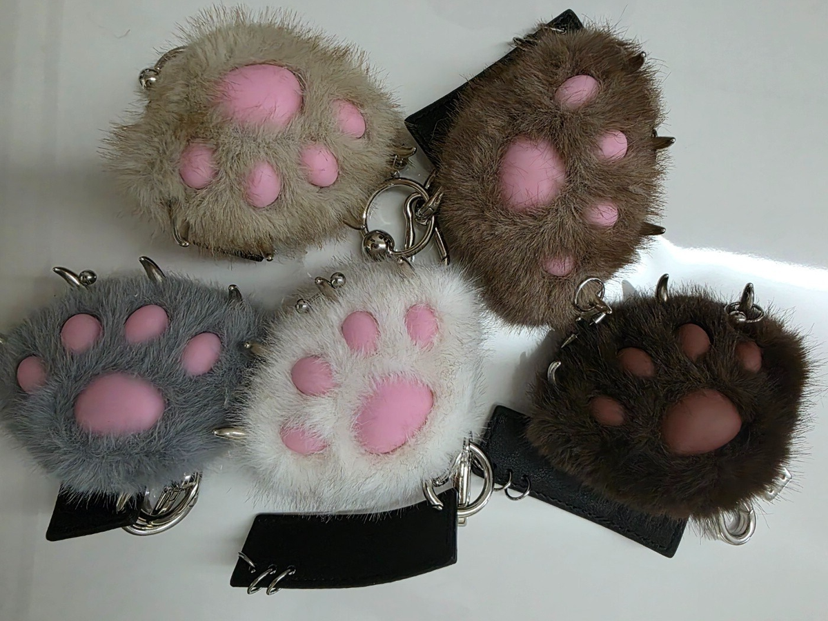 MEOVV 1st EP ALBUM [ MY EYES OPEN VVIDE JELLY PAW ver. ] Keyring