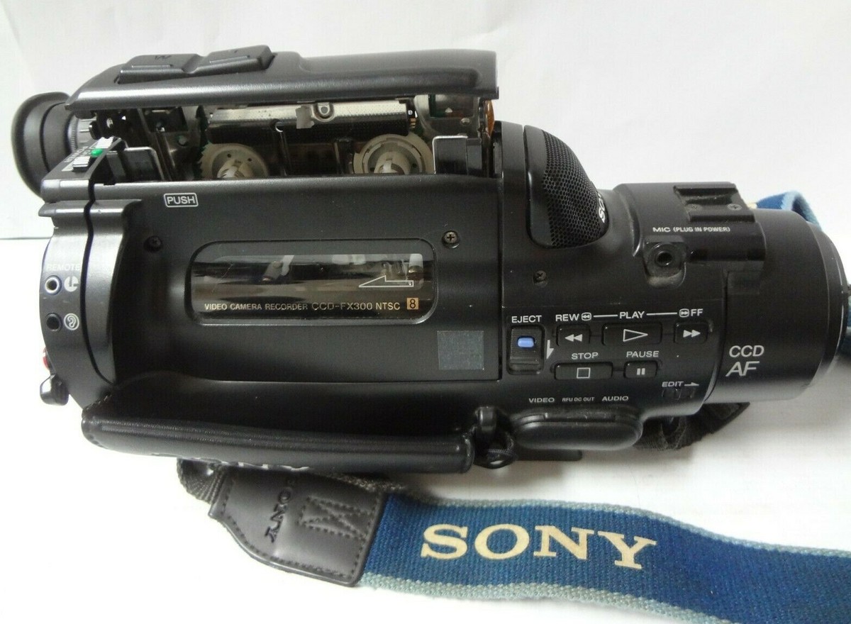 SONY CCD-FX300 Video Camera Recorder W/Accessories Video8 Handycam