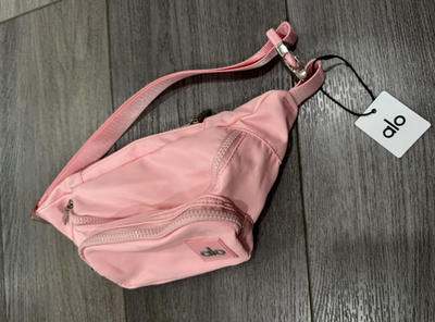 Alo Yoga Explorer Fanny Pack, Pink, New With Tags | eBay